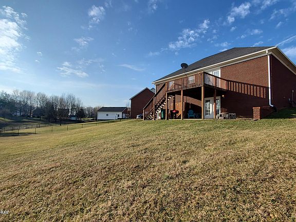 4th image of 106 Lexington Ct