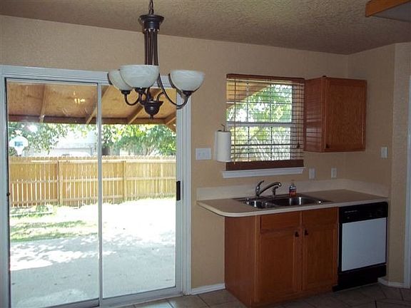 5th image of 1101 Mira Loma Ln