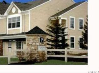 8629 Emerald Oval S, Olmsted Falls, OH