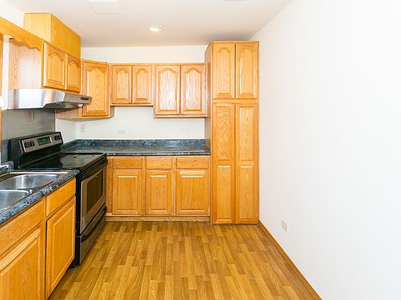 2nd image of 2501 N Ashland Ave #1R
