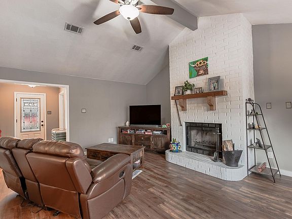 4th image of 106 N Hills Cir