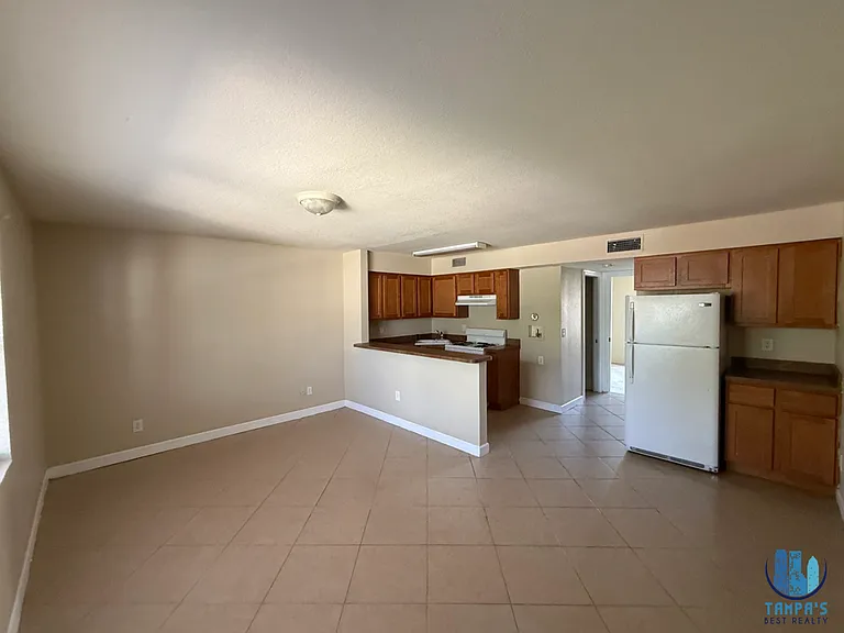 117 N Evergreen Ave #102 — Photo 3