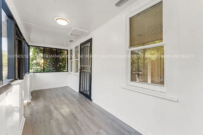 3 bed, 1.0 bath, 920 sqft, $1,350 — Photo 4