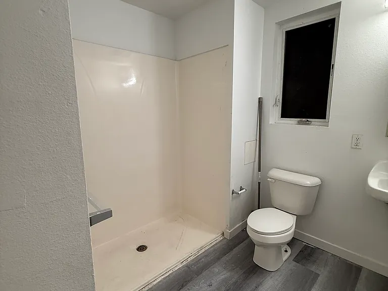 933 E Vernon Ave #8 — Photo 7