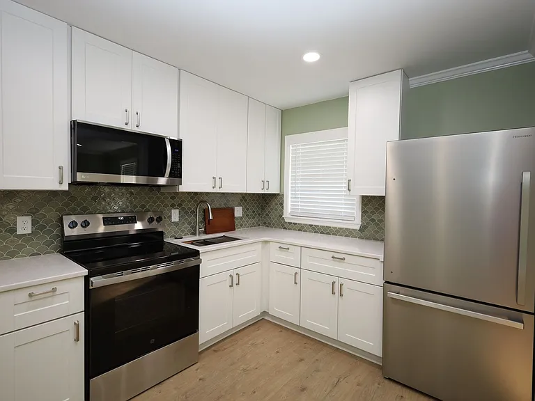 308 E Jane St — Photo 6
