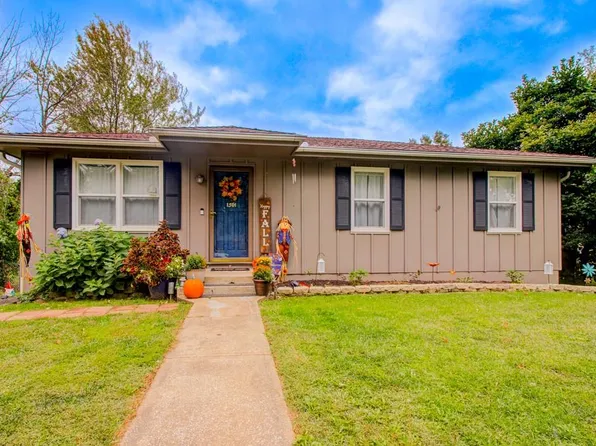 1501 Blueberry Dr, Harrisonville, MO 64701