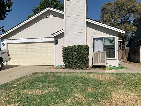 4th image of 1136 N Manzanita St