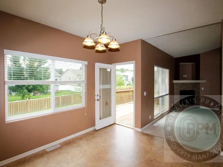 809 Lake Tahoe Dr — Photo 8