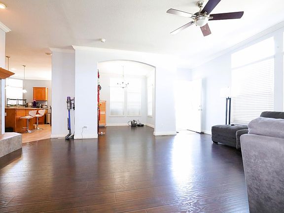 4th image of 351 Chateau La Salle Dr #351