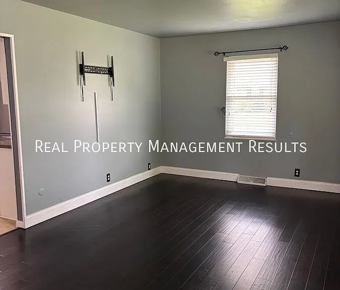 1762 Spring Ct — Photo 2