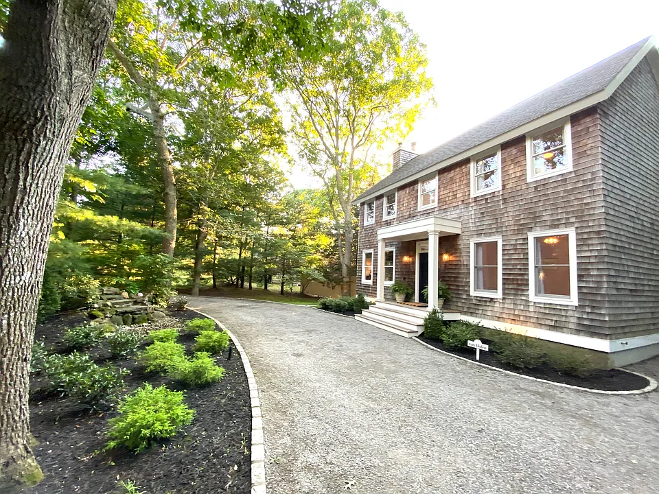 1461 Noyack Rd