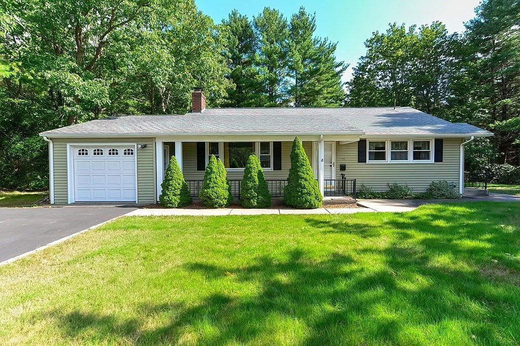 31 Center St, Bellingham, MA 02019 Zillow