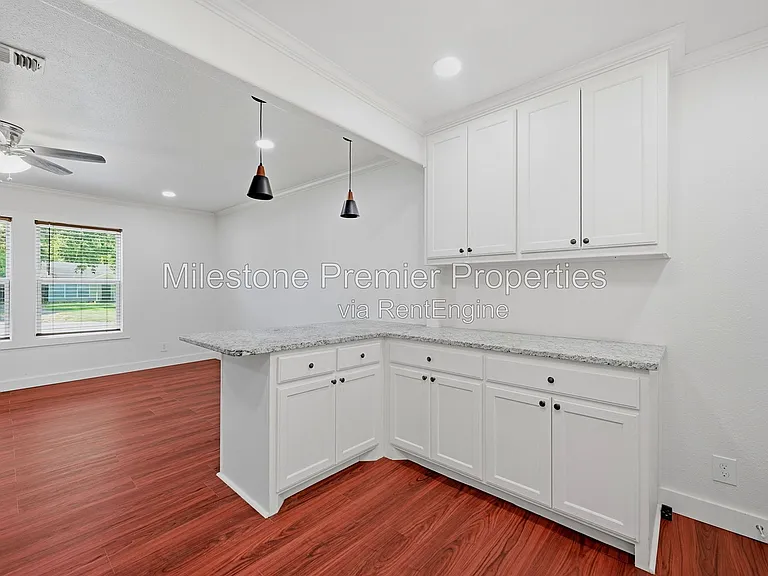 1107 W Hanna St — Photo 9