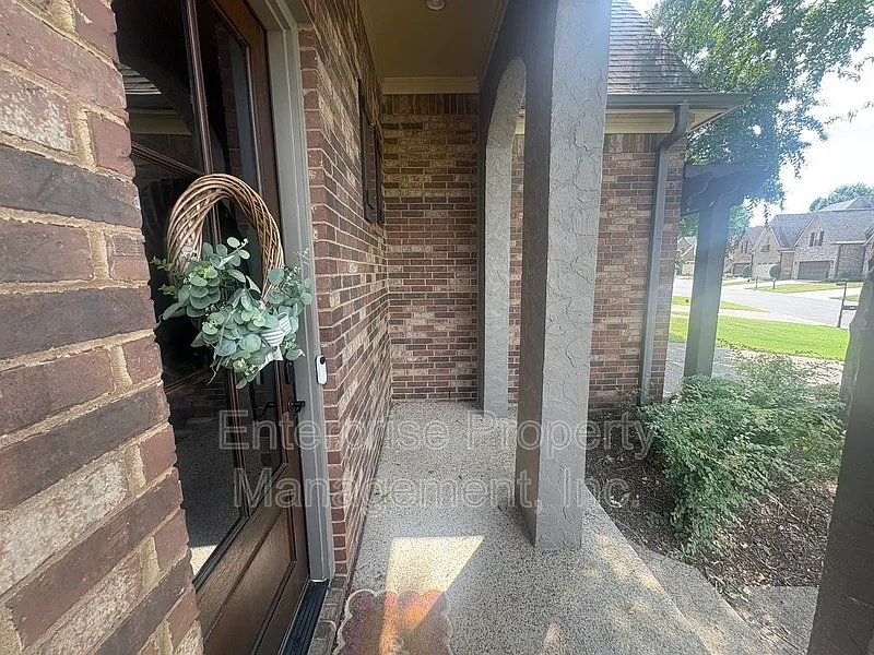 4 bed, 2.5 bath, 2260 sqft, $2,395 — Photo 4