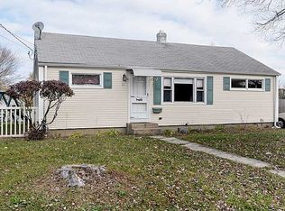 31 Parade Rd, Warwick, RI 02886