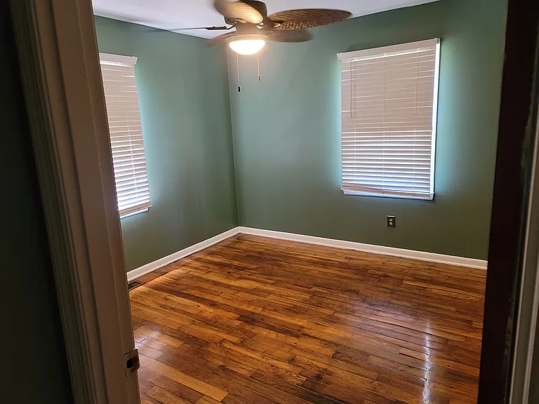 413 Barclay Ave — Photo 7