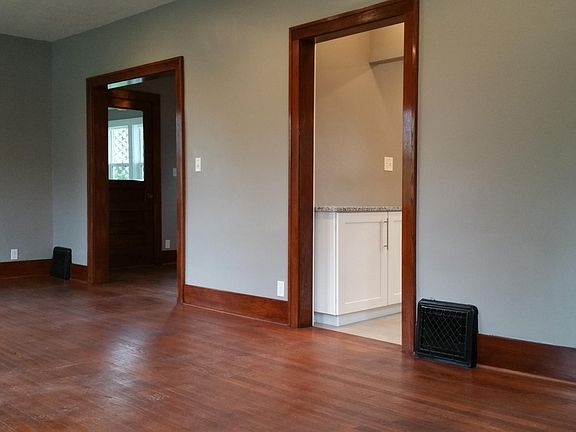 4th image of 4715 Chicago St