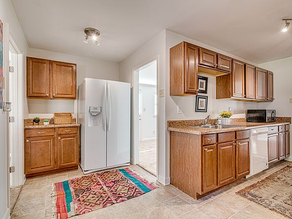 5th image of 444 Meadowcrest Cir