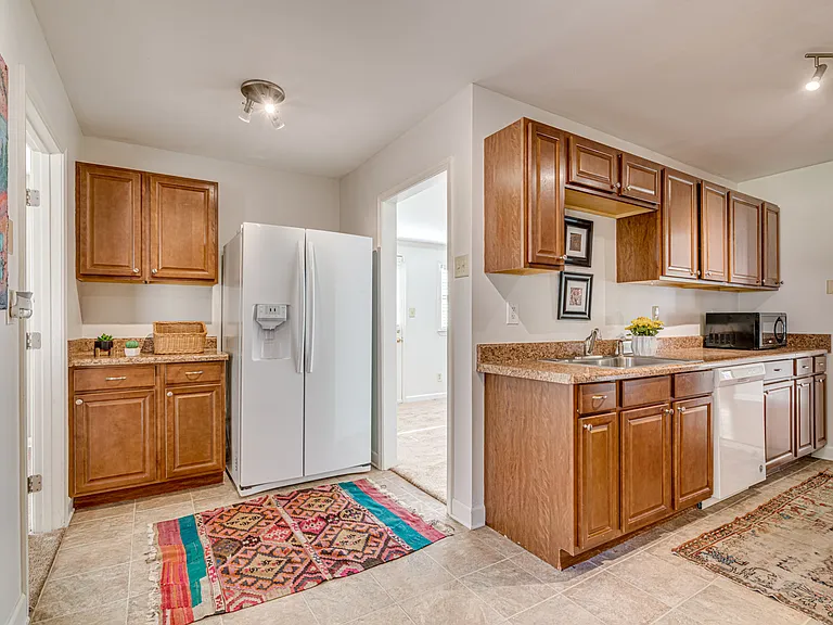 444 Meadowcrest Cir — Photo 5