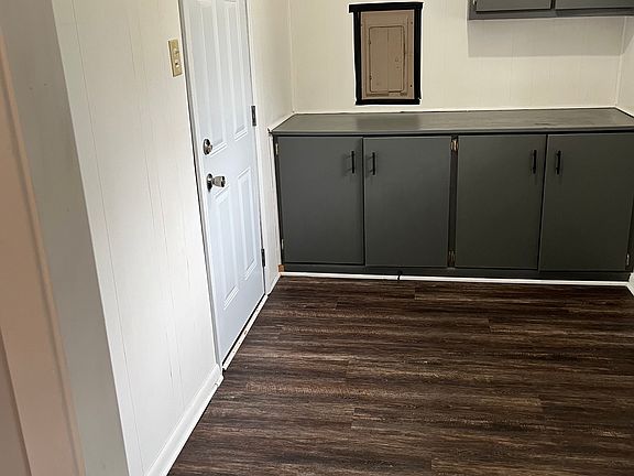2nd image of 810 W Barnett St