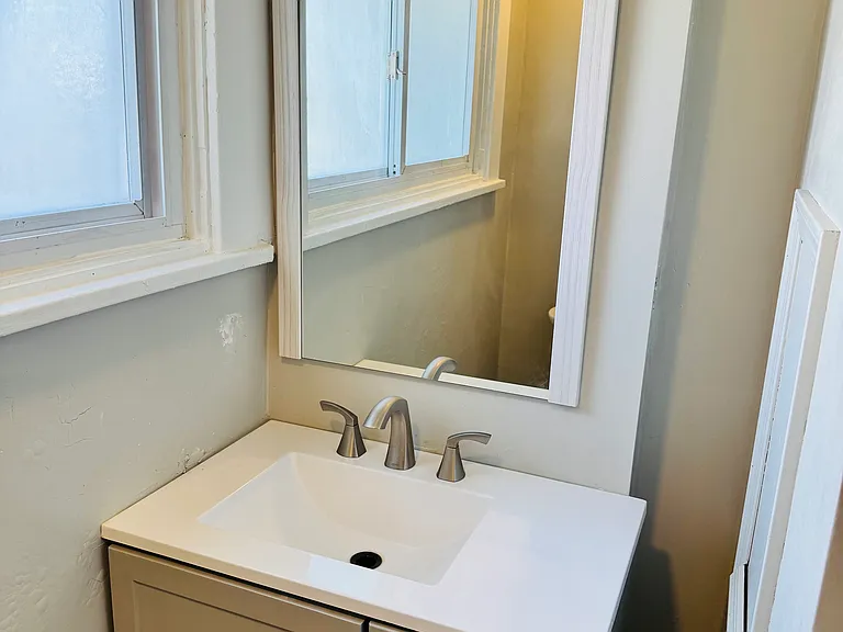 828 Vankirk St — Photo 8