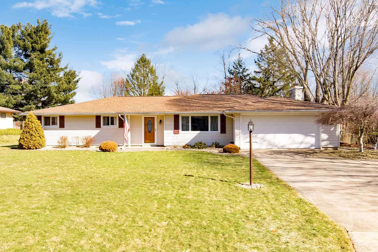 52812 Arbor Dr photo 1
