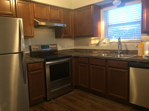 4th image of 452 Blenheim Ct