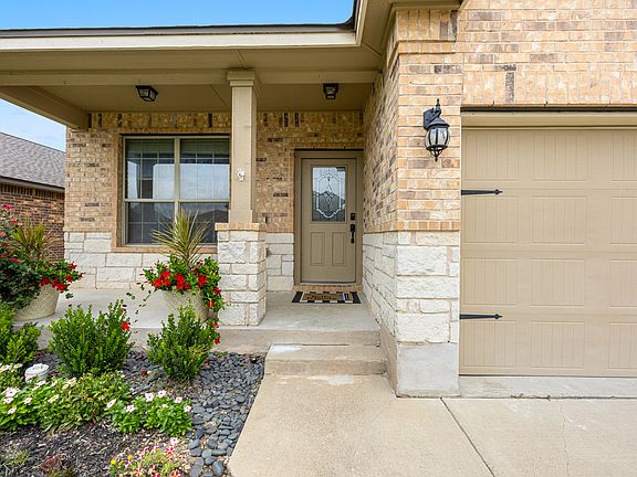 3rd image of 1414 Fawn Lily Dr