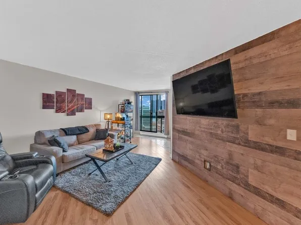 150 Park St W #2005, Windsor, ON N9A 7A2