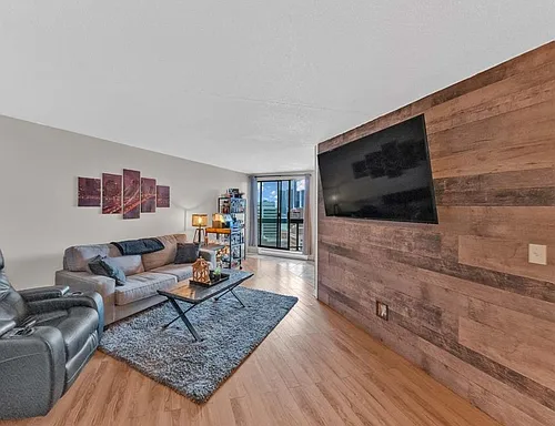 150 Park St W #2005 Photo 1