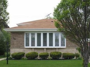 4639 Howard St, Skokie, IL 60076