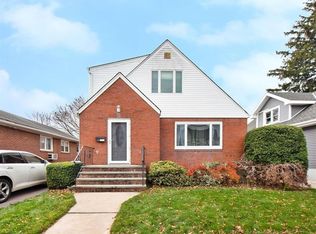 125 N 11th St, New Hyde Park, NY 11040