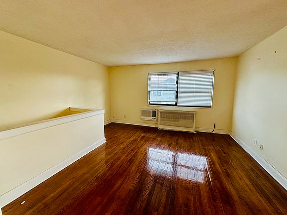4th image of 69-05 136th St #B