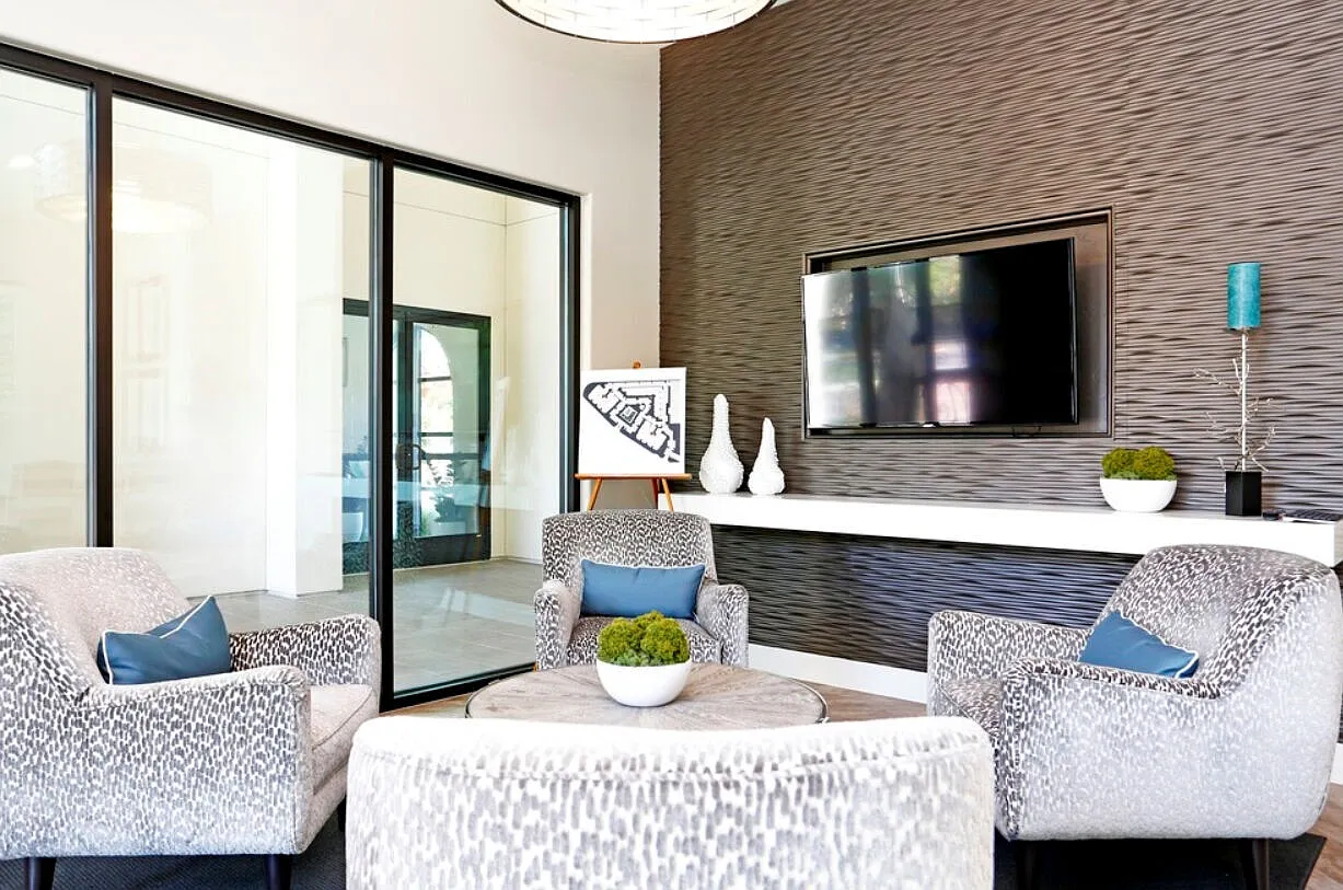 Hacienda Apartments — Photo 2