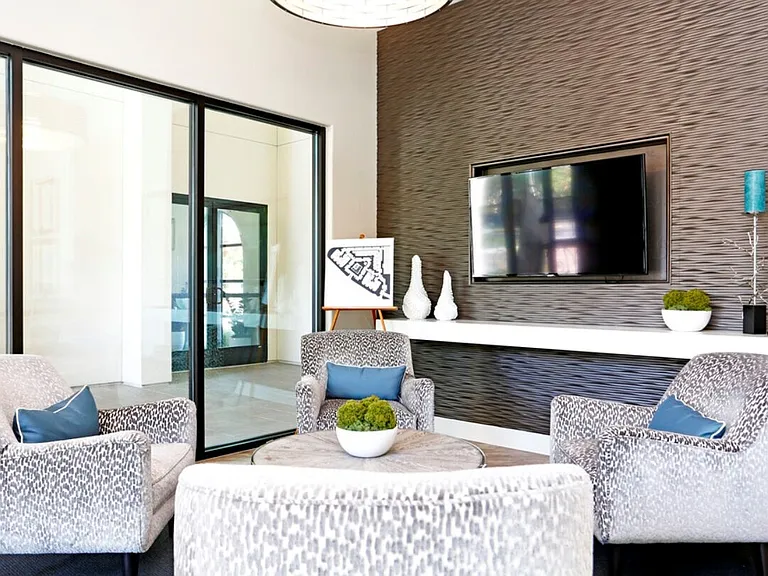 Hacienda Apartments — Photo 2
