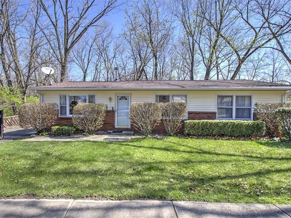 646 N Cove Ct, Decatur, IL 62521