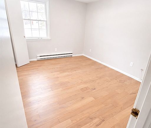 4th image of 369 Berlin Rd