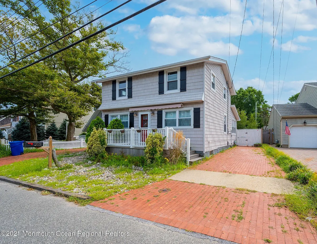 Building Photo - 203 Bridge Ave
