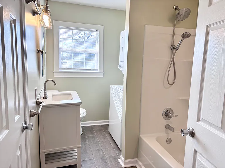 65 Jackson Ave — Photo 13