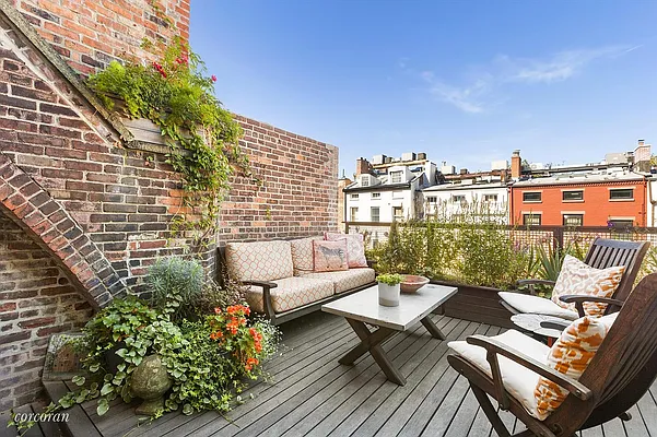 Sold by Corcoran | media 21