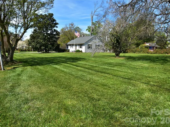 202 Mount Holly Huntersville Rd, Huntersville, NC 28078