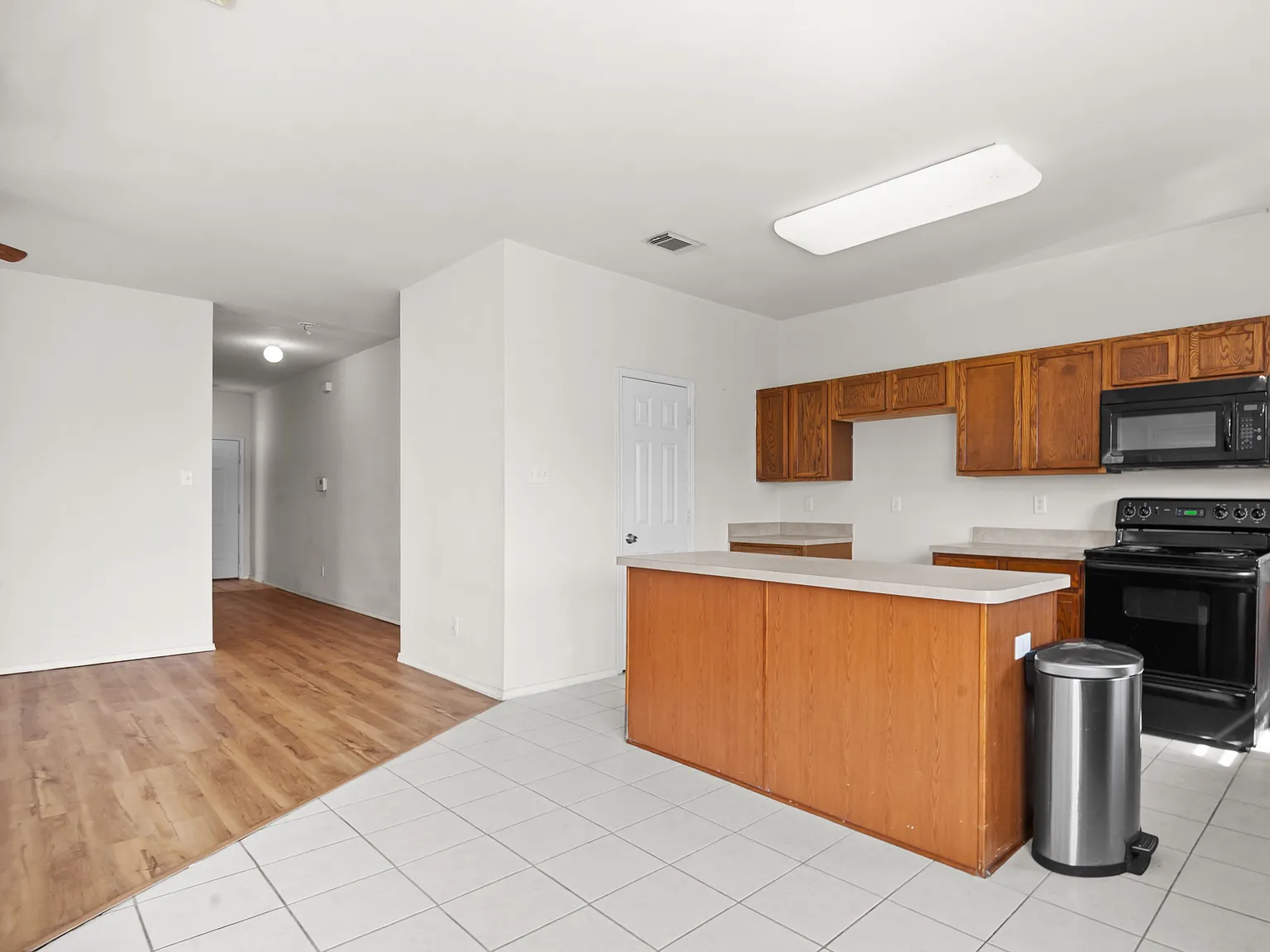 3 bed, 1560 sqft, $1,650 — Photo 4