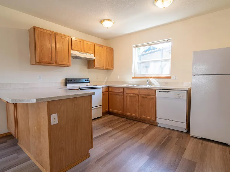 444 NE Stanton St #7 — Photo 4
