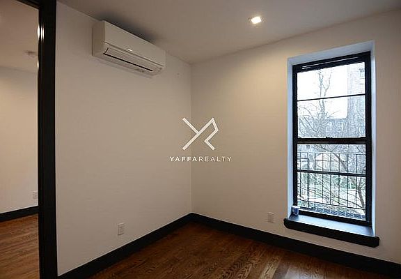 4th image of 812 Saint Johns Pl APT 3