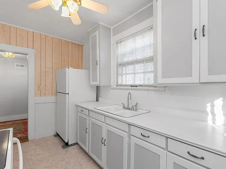 303 S 5th Ave — Photo 9