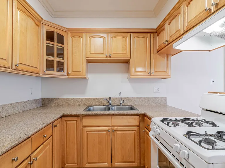 340 W Doran St #8 — Photo 9