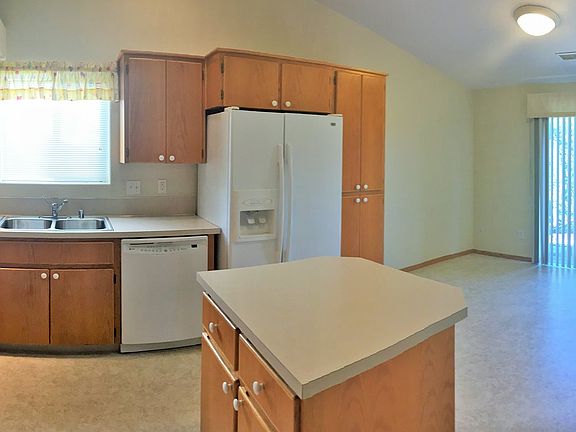 5th image of 2303 NE 78th Ave