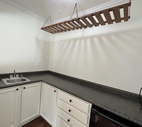 5th image of 1387 Westlawn Dr