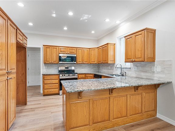 3rd image of 2 Morganshire Dr