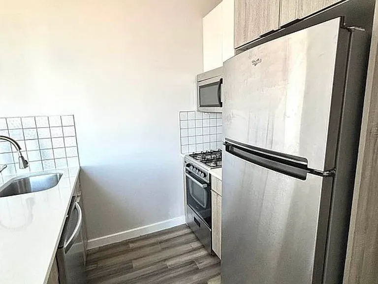 313 52nd St #4R — Photo 8